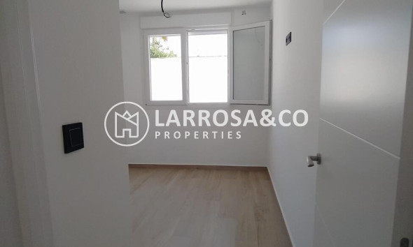 Resale - Villa Penthouse - Torrevieja - Aguas Nuevas