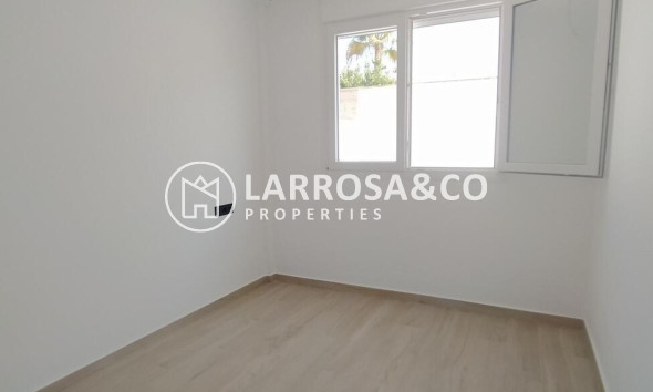 Resale - Villa Penthouse - Torrevieja - Aguas Nuevas