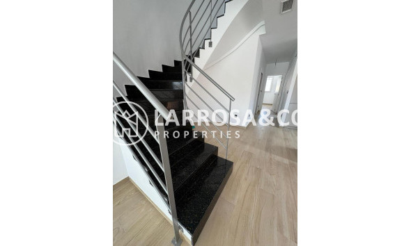 Resale - Villa Penthouse - Torrevieja - Aguas Nuevas