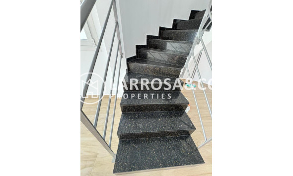 Resale - Villa Penthouse - Torrevieja - Aguas Nuevas