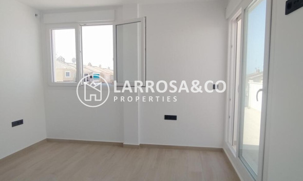 Resale - Villa Penthouse - Torrevieja - Aguas Nuevas