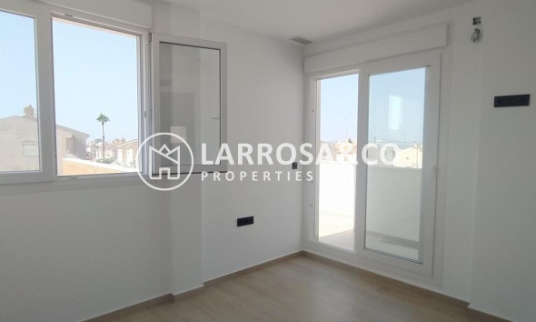Resale - Villa Penthouse - Torrevieja - Aguas Nuevas