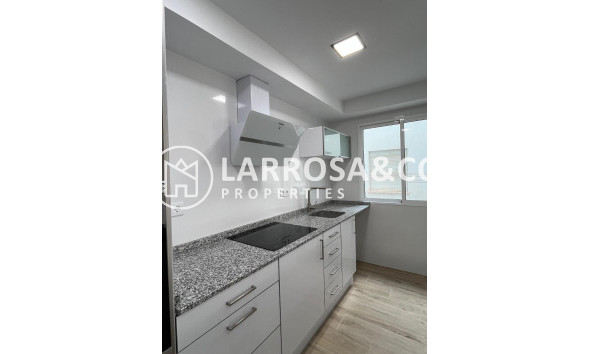 Resale - Apartment - Torrevieja - La Mata