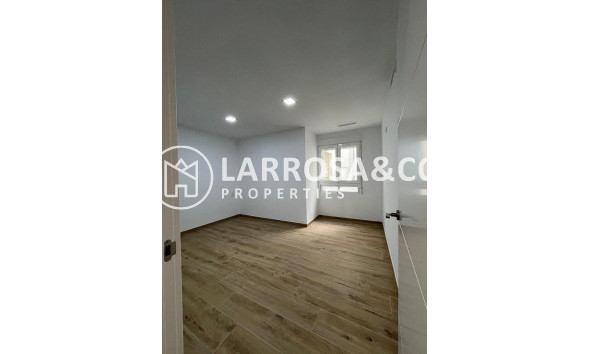 Resale - Apartment - Torrevieja - La Mata