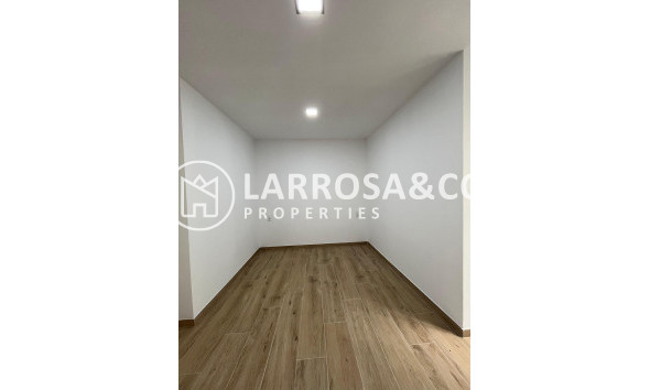 Resale - Apartment - Torrevieja - La Mata