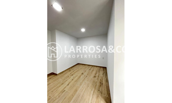 Resale - Apartment - Torrevieja - La Mata