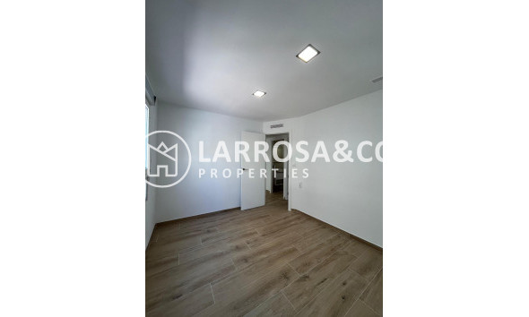 Resale - Apartment - Torrevieja - La Mata