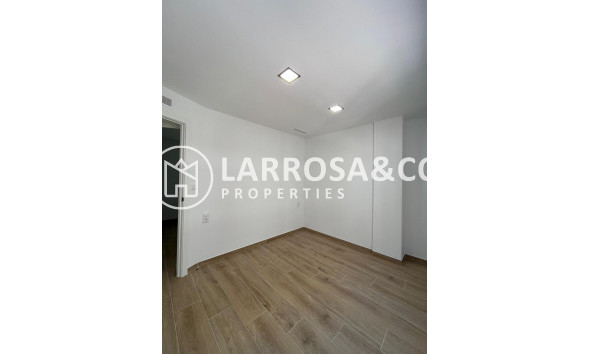 Resale - Apartment - Torrevieja - La Mata