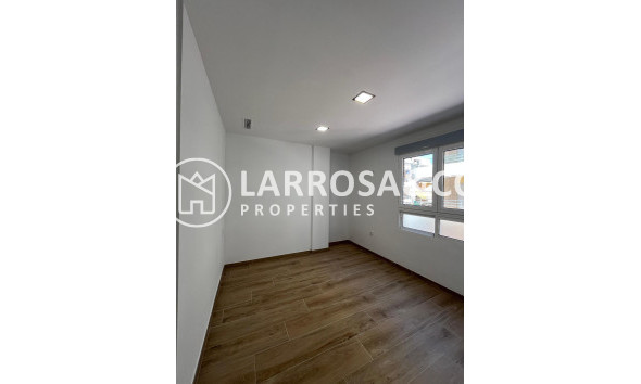 Resale - Apartment - Torrevieja - La Mata