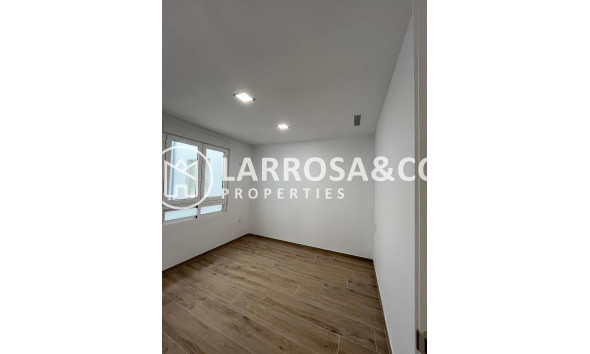 Resale - Apartment - Torrevieja - La Mata