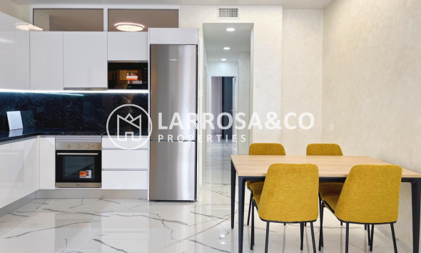 Resale - Apartment - Torrevieja - Playa del cura