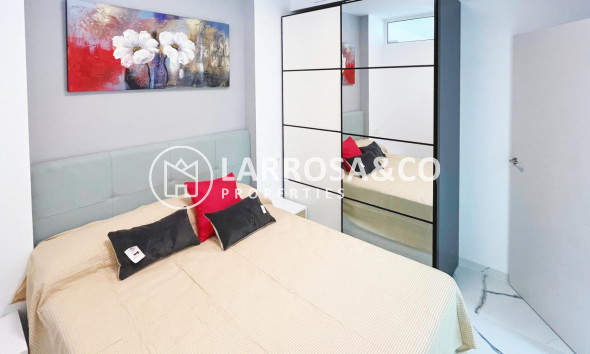 Resale - Apartment - Torrevieja - Playa del cura