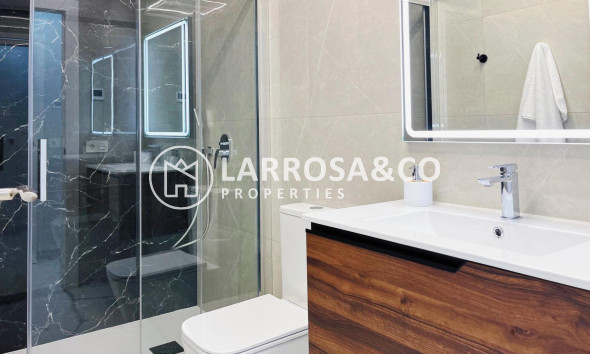 Resale - Apartment - Torrevieja - Playa del cura