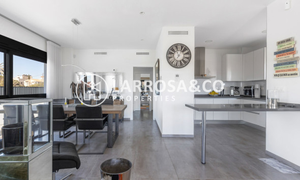 Reventa - Chalet - Torrevieja - Rosaleda