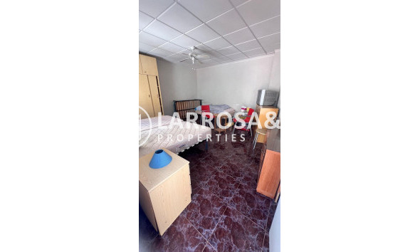 Resale - Semi-detached house - Torrevieja - Estacion de autobuses