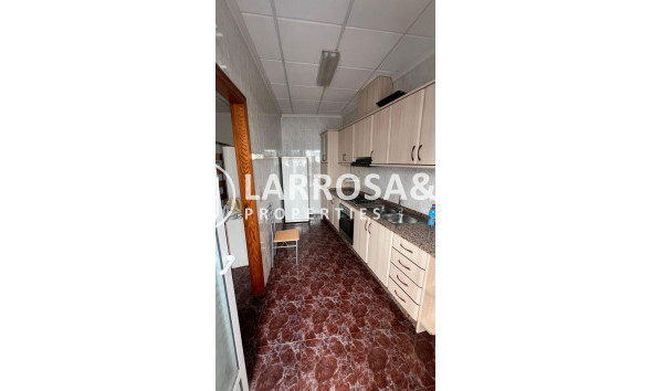 Resale - Semi-detached house - Torrevieja - Estacion de autobuses