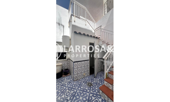 Resale - Semi-detached house - Torrevieja - Estacion de autobuses