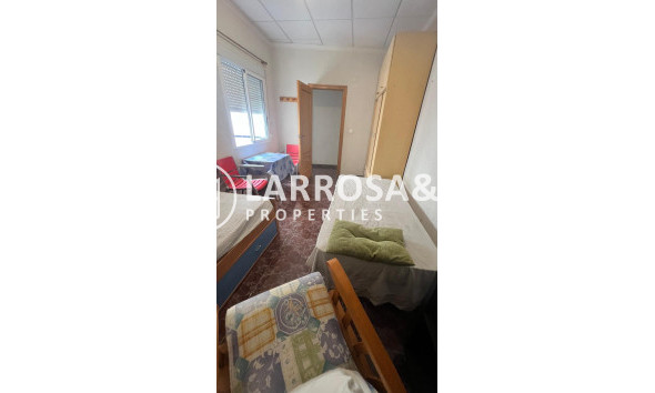 Resale - Semi-detached house - Torrevieja - Estacion de autobuses