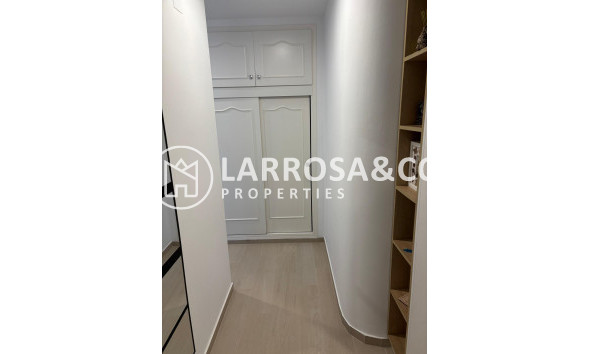 Resale - Apartment - Torrevieja - Centro