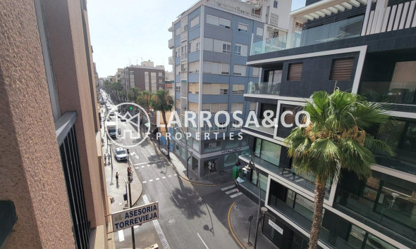 Resale - Apartment - Torrevieja - Centro