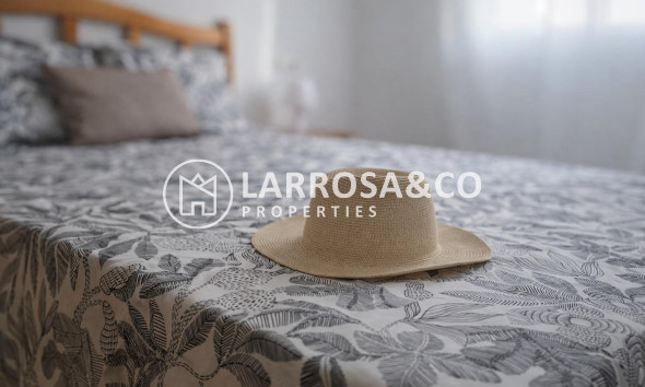 Resale - Apartment - Torrevieja - Centro - Muelle Pesquero