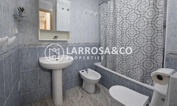 Resale - Apartment - Torrevieja - Centro - Muelle Pesquero