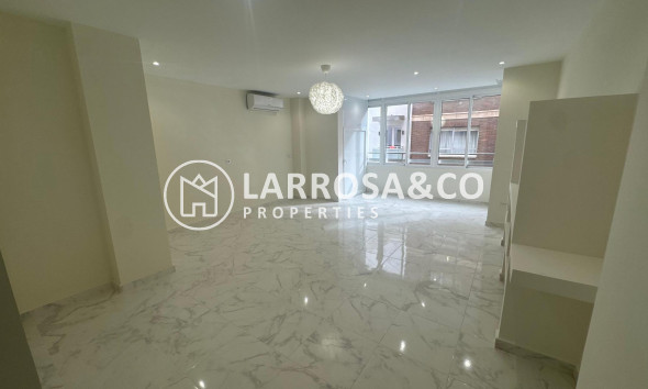 Resale - Apartment - Torrevieja - Muelle Pesquero