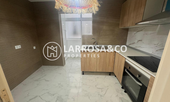 Resale - Apartment - Torrevieja - Muelle Pesquero