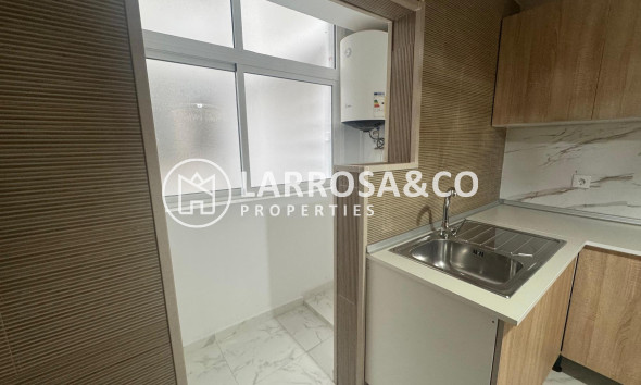 Resale - Apartment - Torrevieja - Muelle Pesquero