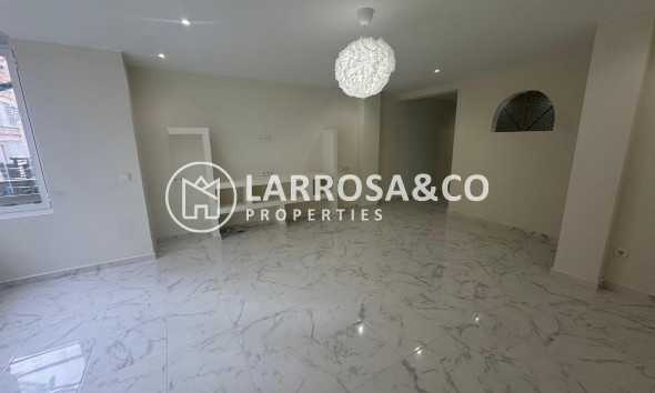 Resale - Apartment - Torrevieja - Muelle Pesquero