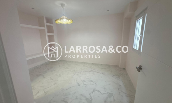 Resale - Apartment - Torrevieja - Muelle Pesquero