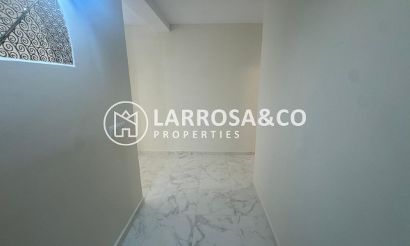 Resale - Apartment - Torrevieja - Muelle Pesquero