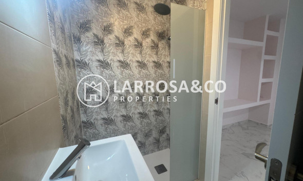 Resale - Apartment - Torrevieja - Muelle Pesquero