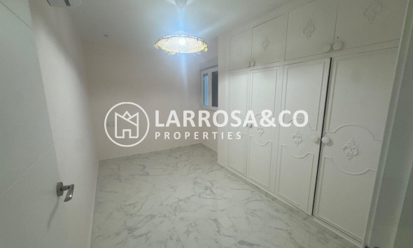 Resale - Apartment - Torrevieja - Muelle Pesquero