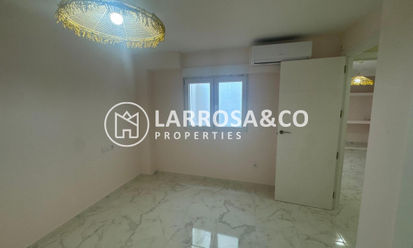 Resale - Apartment - Torrevieja - Muelle Pesquero