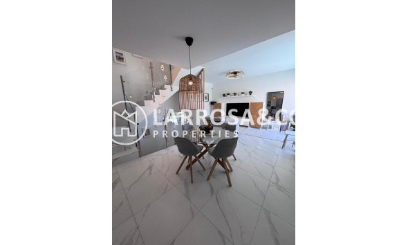 Resale - Detached House/Villa - Villamartín - Costa Blanca