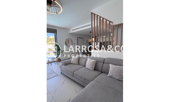 Resale - Detached House/Villa - Villamartín - Costa Blanca