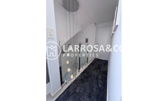 Resale - Detached House/Villa - Villamartín - Costa Blanca