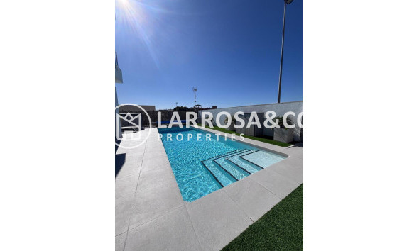 Resale - Detached House/Villa - Villamartín - Costa Blanca