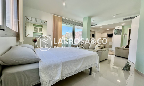 Resale - Detached House/Villa - Villamartín - Costa Blanca