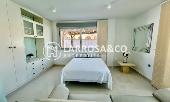 Resale - Detached House/Villa - Villamartín - Costa Blanca