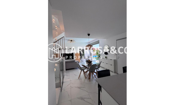 Resale - Detached House/Villa - Villamartín - Costa Blanca