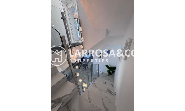 Resale - Detached House/Villa - Villamartín - Costa Blanca