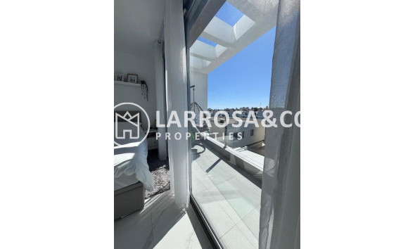 Resale - Detached House/Villa - Villamartín - Costa Blanca