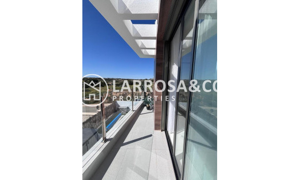 Resale - Detached House/Villa - Villamartín - Costa Blanca