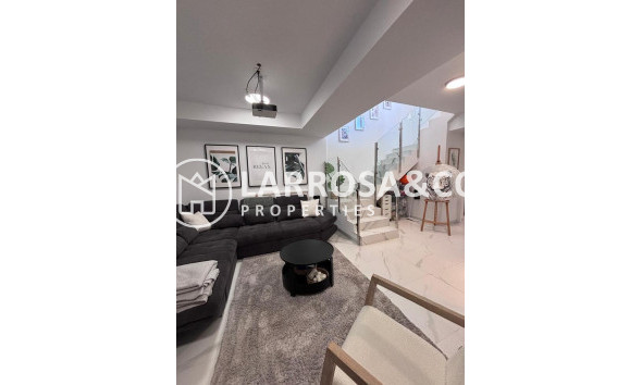 Resale - Detached House/Villa - Villamartín - Costa Blanca