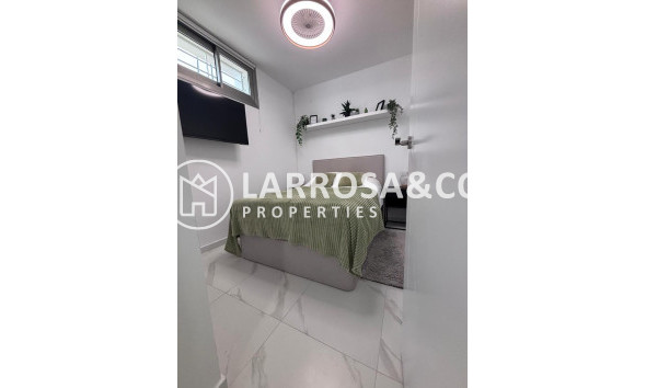 Resale - Detached House/Villa - Villamartín - Costa Blanca