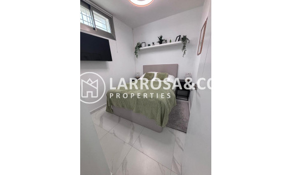 Resale - Detached House/Villa - Villamartín - Costa Blanca