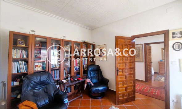 Resale - Finca - La Marina - Costa Blanca