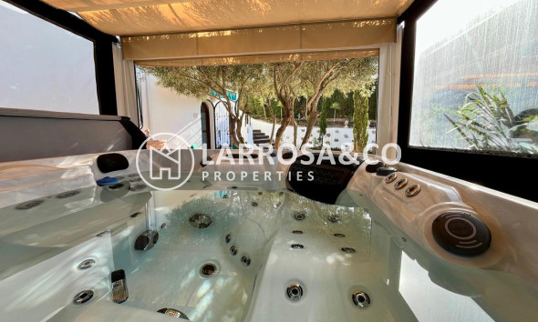 Resale - Detached House/Villa - Villamartín - Costa Blanca